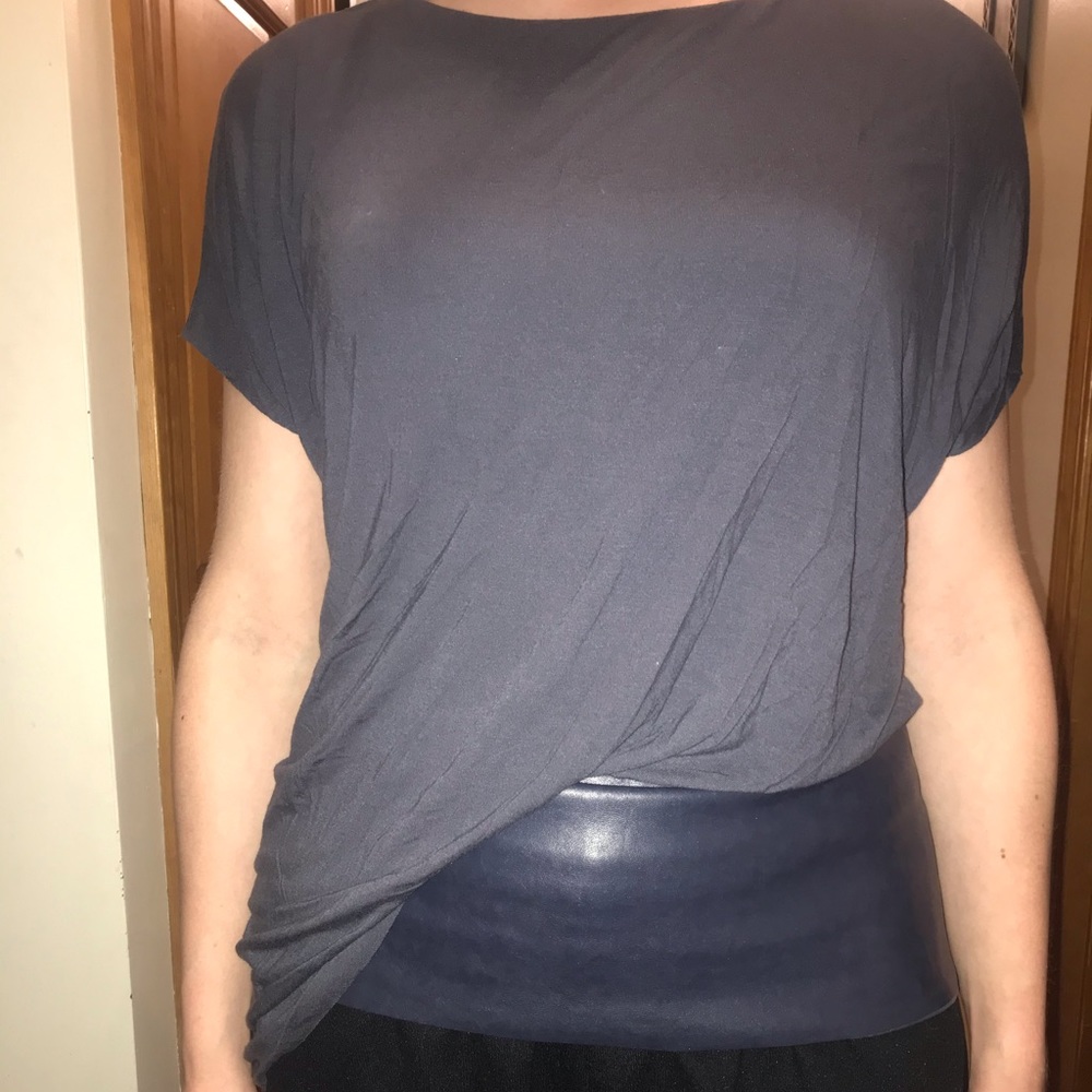 Asymmetrical grey tshirt with faux leather band